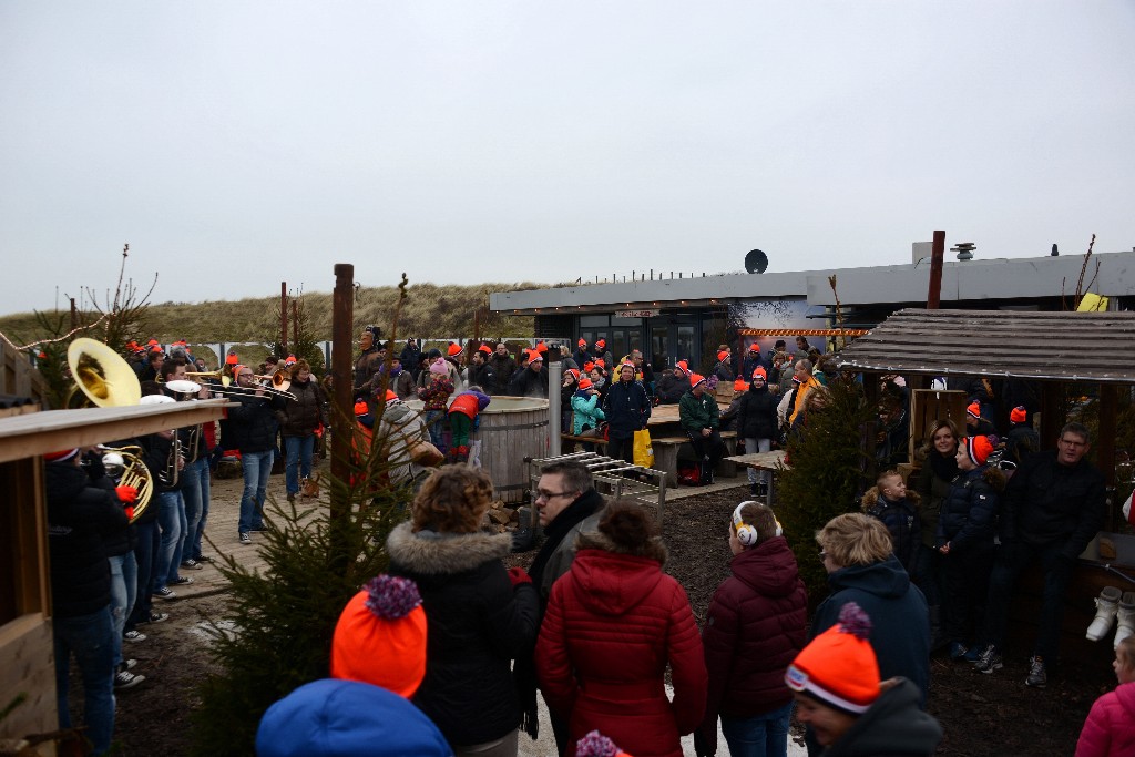 ../Images/Nieuwjaarsduik Nederzandt 2015 001.jpg